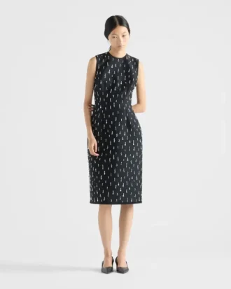 Vestido de neopreno bordado