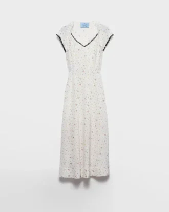 Vestido de ponga con estampado floral Vestido de ponga con estampado floral