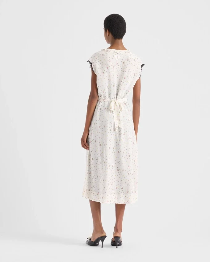 Vestido de ponga con estampado floral Vestido de ponga con estampado floral