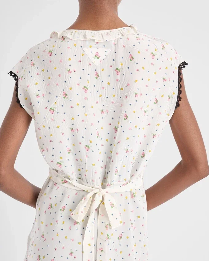 Vestido de ponga con estampado floral Vestido de ponga con estampado floral