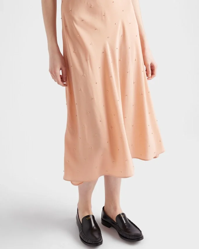Vestido de seda Habutai con bordados de estilo vintage Vestido de seda Habutai con bordados de estilo vintage