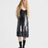 Vestido de terciopelo bordado con lentejuelas y encaje Vestido de terciopelo bordado con lentejuelas y encaje