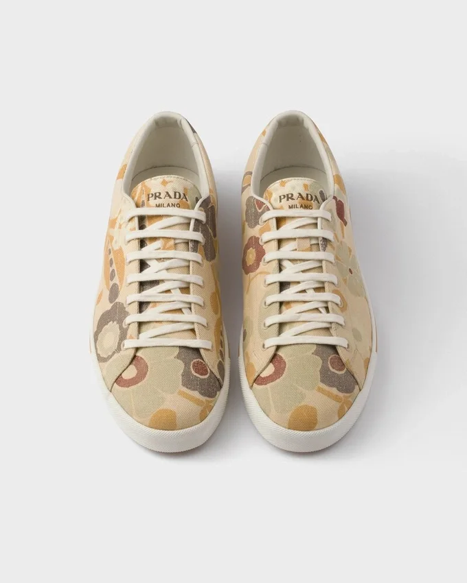 Zapatillas de lona con cordones y estampado floral Zapatillas de lona con cordones y estampado floral