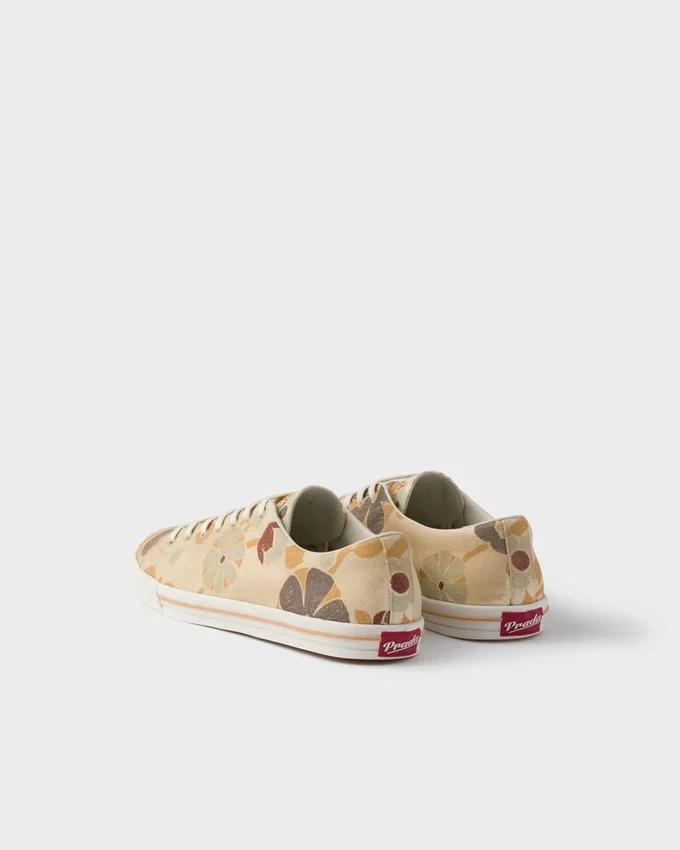 Zapatillas de lona con cordones y estampado floral Zapatillas de lona con cordones y estampado floral