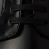 Zapatos con cordones de piel cepillada