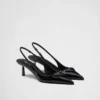 Zapatos de salón con talón abierto de charol Zapatos de salón con talón abierto de charol