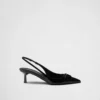Zapatos de salón con talón abierto de charol Zapatos de salón con talón abierto de charol