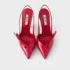 Zapatos de salón con talón abierto de charol Zapatos de salón con talón abierto de charol