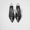 Zapatos de salón con talón abierto de charol Zapatos de salón con talón abierto de charol