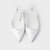 Zapatos de salón con talón abierto de charol Zapatos de salón con talón abierto de charol
