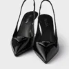 Zapatos de salón con talón abierto de charol Zapatos de salón con talón abierto de charol