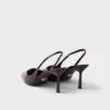 Zapatos de salón con talón abierto de charol Zapatos de salón con talón abierto de charol
