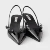 Zapatos de salón con talón abierto de charol Zapatos de salón con talón abierto de charol