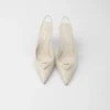 Zapatos de salón con talón abierto de charol Saffiano Zapatos de salón con talón abierto de charol Saffiano