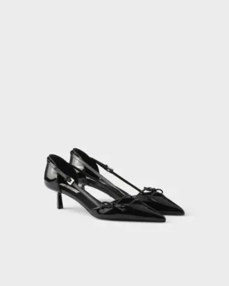 Zapatos de salón de charol con laterales abiertos