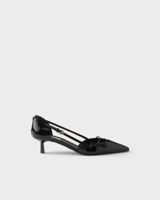 Zapatos de salón de charol con laterales abiertos