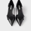 Zapatos de salón de charol con laterales abiertos Zapatos de salón de charol con laterales abiertos
