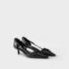 Zapatos de salón de piel con laterales abiertos Zapatos de salón de piel con laterales abiertos