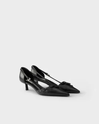 Zapatos de salón de piel con laterales abiertos