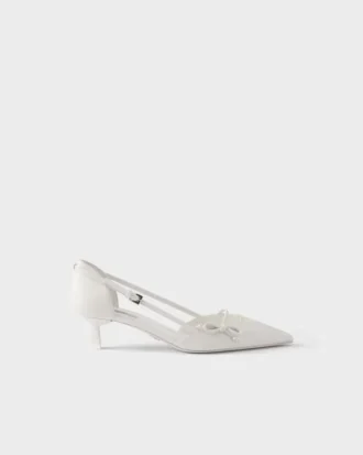 Zapatos de salón de piel con laterales abiertos
