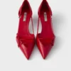 Zapatos de salón de piel con laterales abiertos Zapatos de salón de piel con laterales abiertos