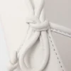 Zapatos de salón de piel con laterales abiertos Zapatos de salón de piel con laterales abiertos