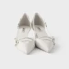 Zapatos de salón de piel con laterales abiertos Zapatos de salón de piel con laterales abiertos